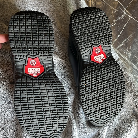 Skechers women’s work shoe - Picture 6 of 8